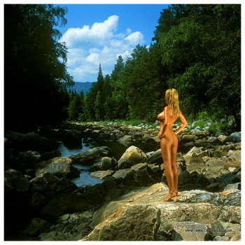 naked blonde woman in the countryside near a lake